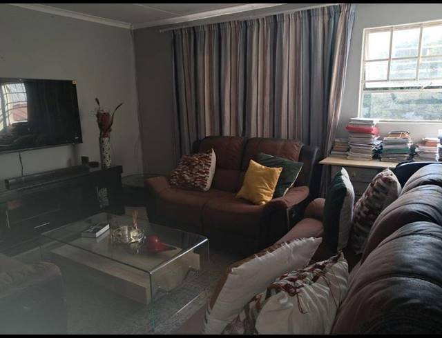 3 BEDROOM APARTMENT FOR SALE IN RAVENSWOOD